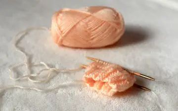 How do you knit with circular needles for beginners?
