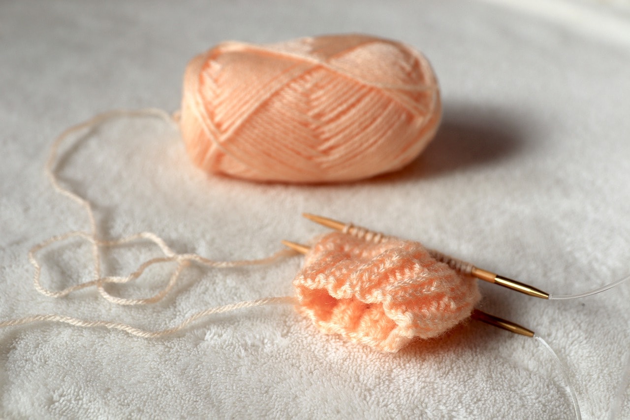 How do you knit with circular needles for beginners?