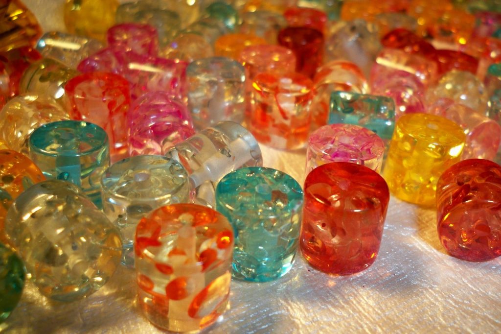 best-plastic-beads-for-jewelry-making