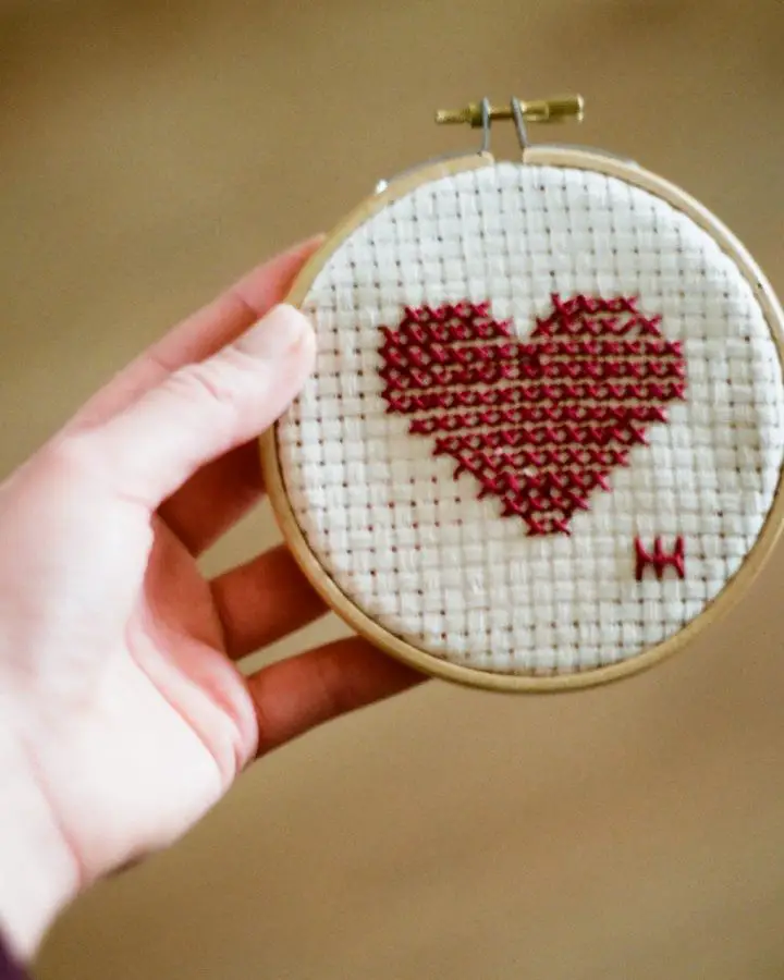 What is the difference between cross stitch and petit point?