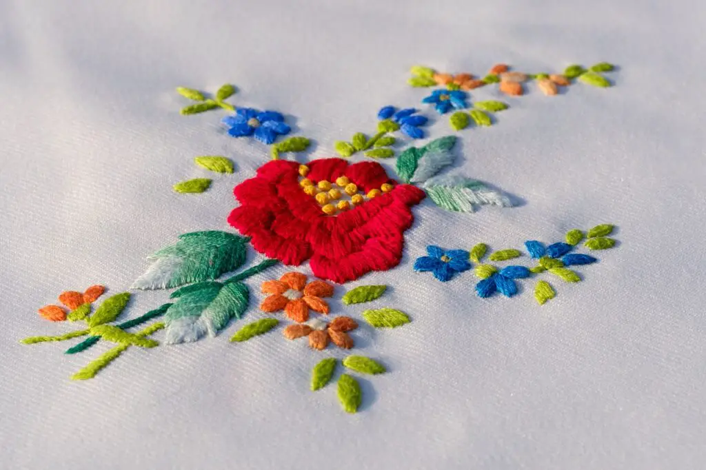 How to Embroider with a Serger 3 Expert Tips CraftTribeOnlinecom