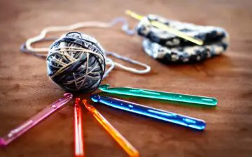 Metal vs. Plastic Crochet Hooks: The Ultimate Comparison
